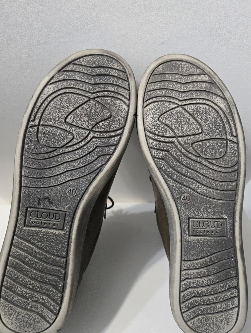 Cloud Olive Leather Casual Sneaker Unisex Size 40